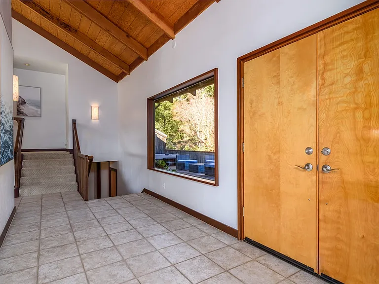 38051 Foothill Close — Photo 15