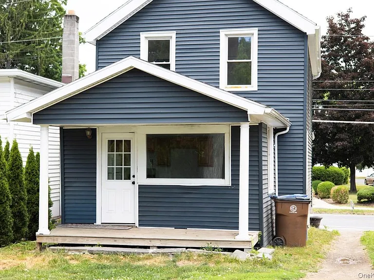 194 Hurley Ave — Photo 2