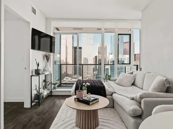 310 S 12th Ave SW #2403, Calgary, AB T2R 1B5