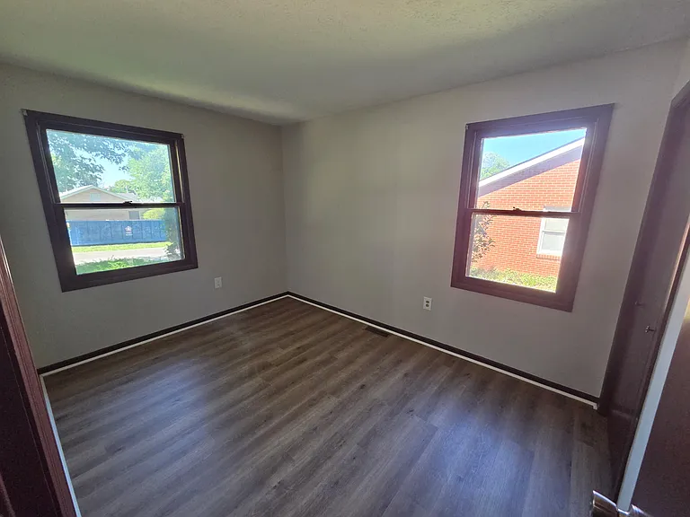 1021 Ridgeway Dr — Photo 5