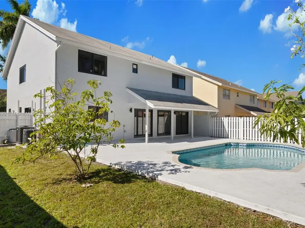 1211 SW 97th Ave, Pembroke Pines, FL 33025