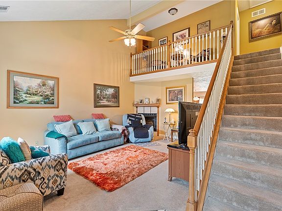 3rd image of 200 Lawnview Way