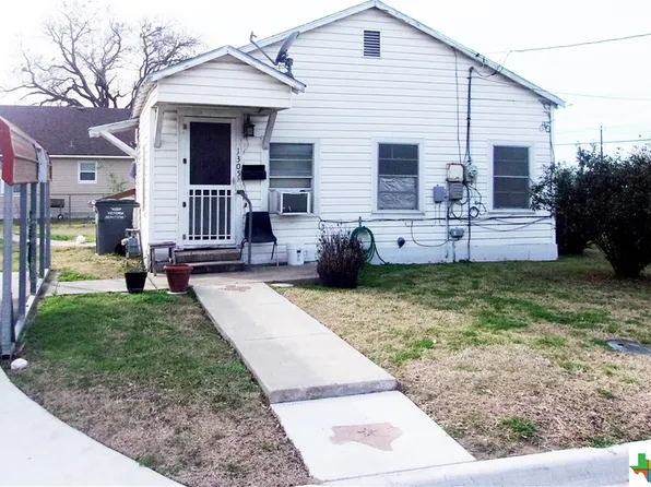 1305 N Goldman St, Victoria, TX 77901
