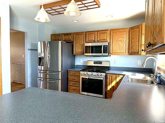 2nd image of 763 Longwood Dr