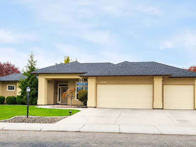 4042 W Harbor Point Dr — Photo 1