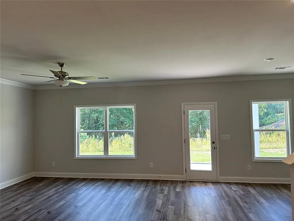 3 bed, 2.5 bath, 2016 sqft, $2,500 — Photo 2