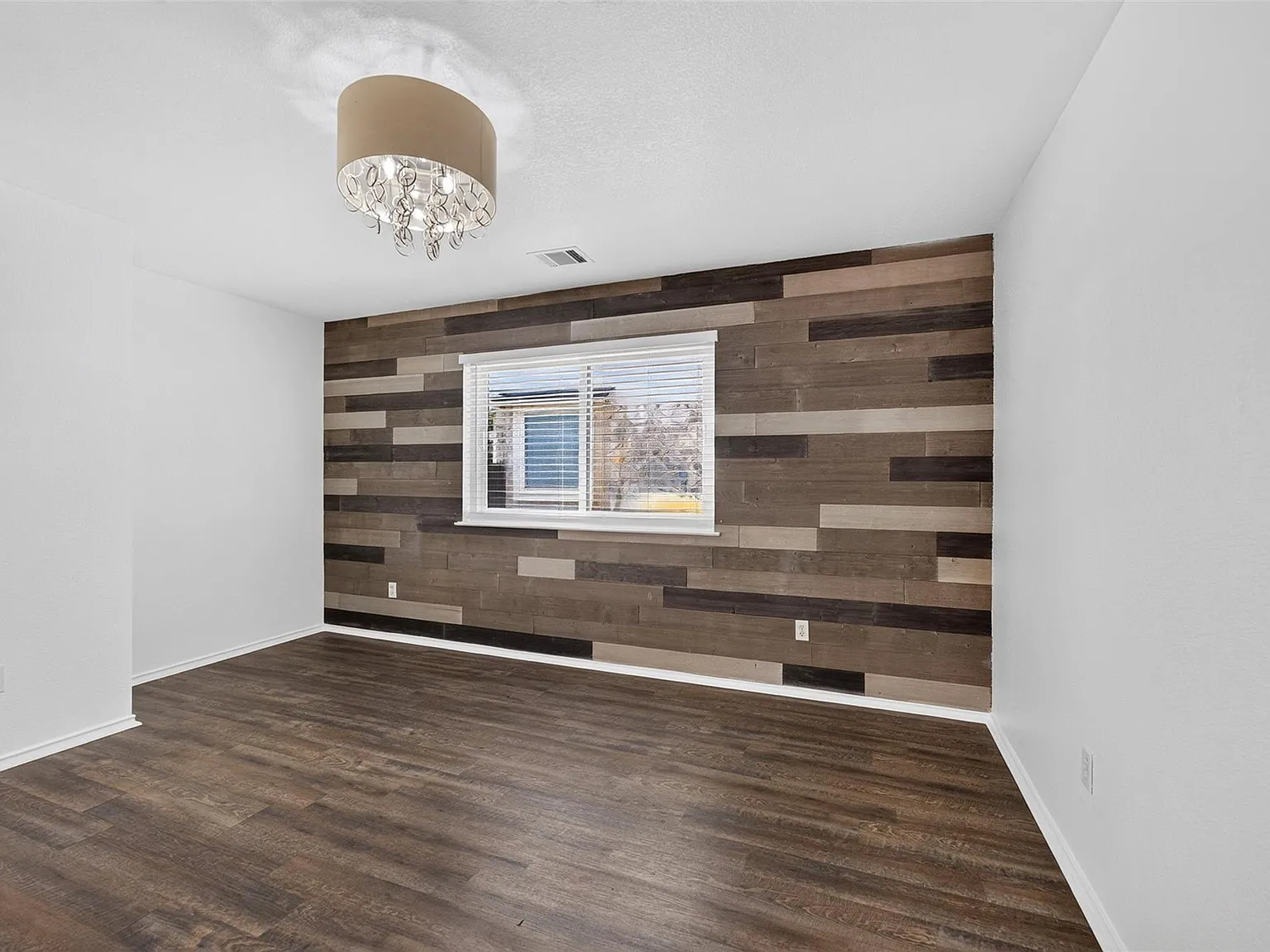 3 bed, 2.5 bath, 2179 sqft, $2,300 — Photo 4