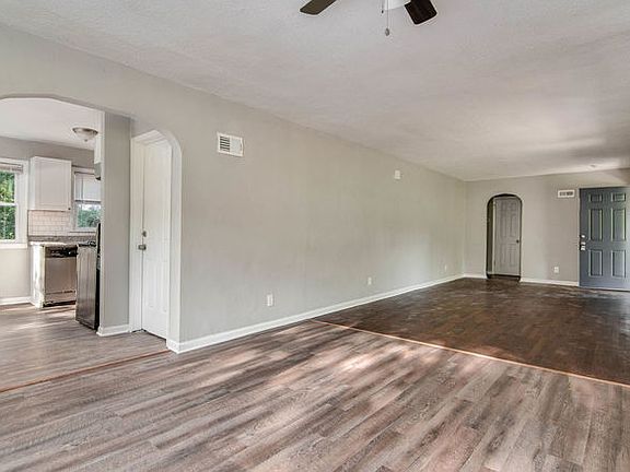 3rd image of 7507 Lyon Ave