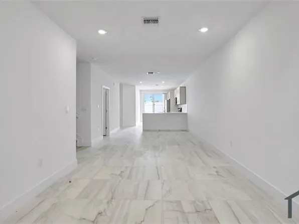 17149 SW 1st St, Pembroke Pines, FL 33027