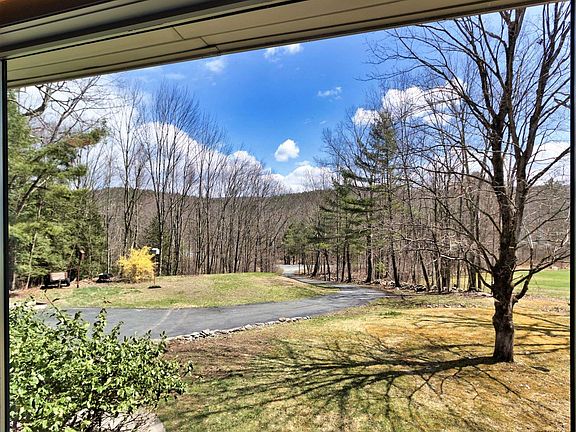 5th image of 63 Oak Hill Rd