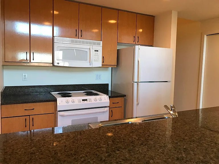 Downtown Mercer Island designed by Roger Newell — Photo 9
