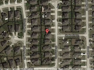 215 Silverbrook Ln, Dickinson, TX 77539