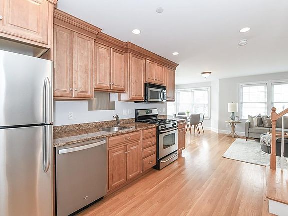 4th image of 198 W 3rd St Unit 1