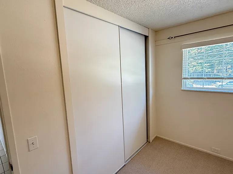 190 Sierra Dr #C — Photo 11