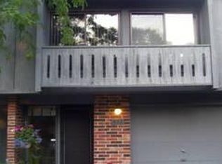 472 W Willow Ct #472, Fox Point, WI 53217