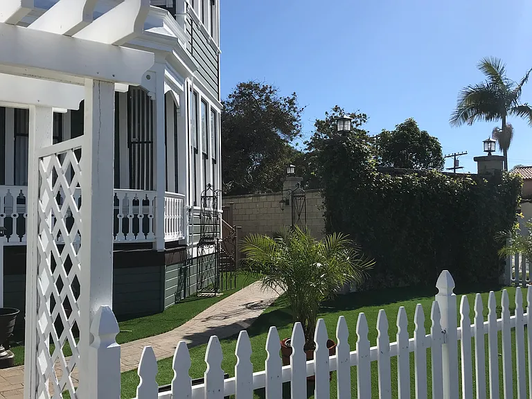 C Ave — Photo 15