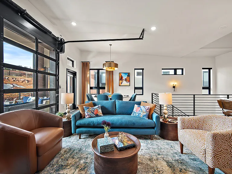 +2nd floor
+Outdoor/indoor living room
+Seating for 4
+Grill
+Table/Fire pit design