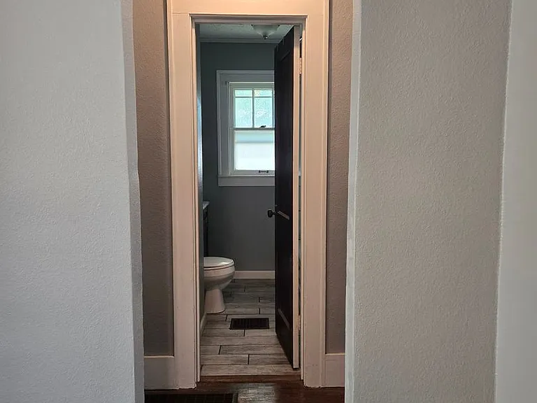 117 N Spring St — Photo 11