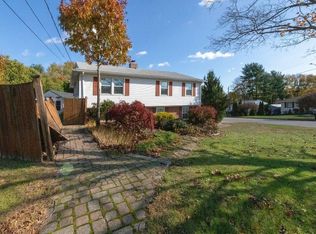 15 Meadowcrest Dr, Cumberland, RI 02864