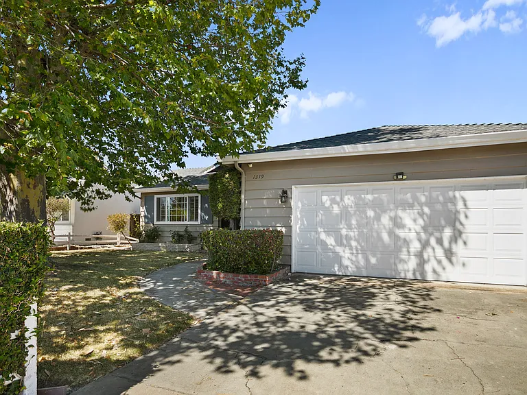 1319 Wylie Way — Photo 1