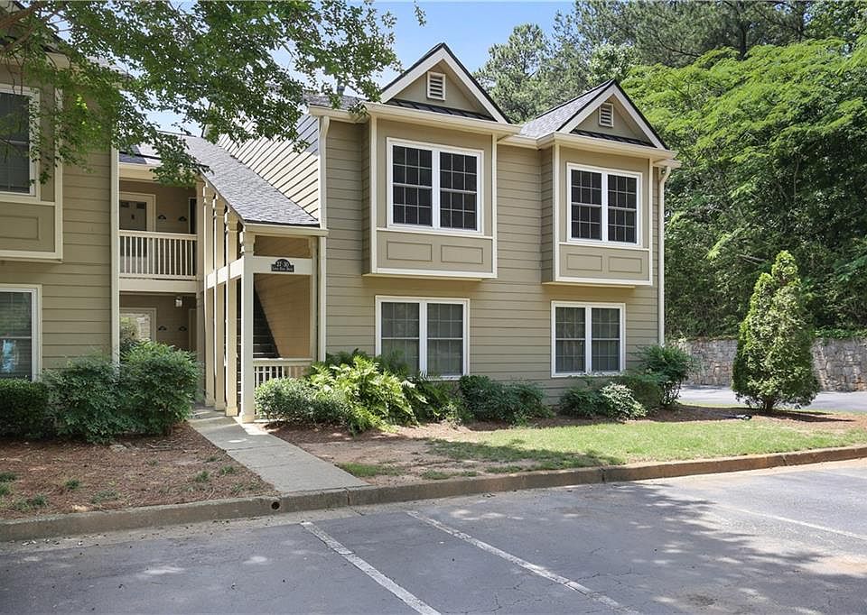 1st image of 30 Lakes Edge Dr SE #30