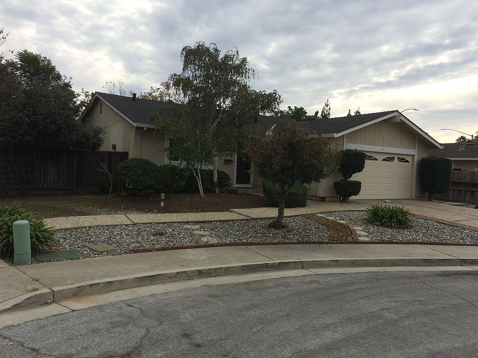 2nd image of 1560 Peppertree Ct
