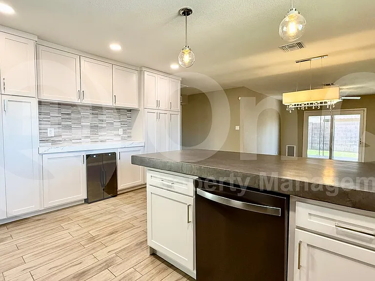 827 N 86th Way — Photo 6