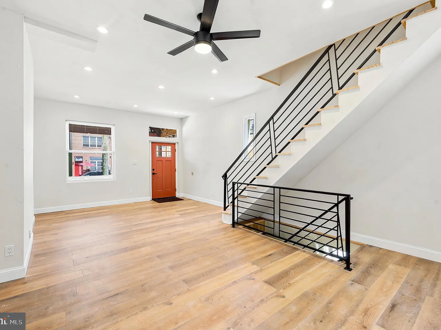 4 bed, 3.5 bath, 2242 sqft, $4,900 — Photo 2