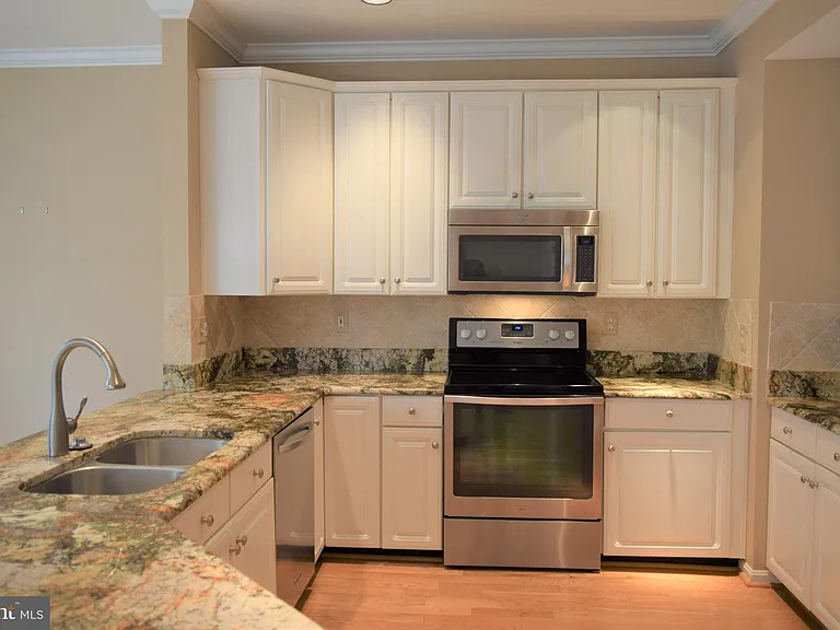 8933 Royal Astor Way — Photo 16