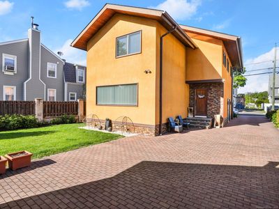 53 Waterbury Avenue, Stamford, CT, 06902