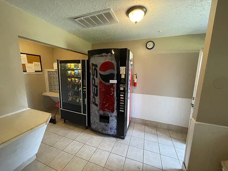 2700 Sunny Ln #12 — Photo 2