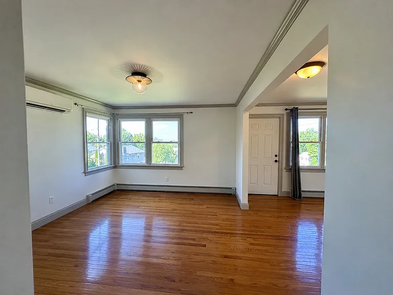 10 Curtis Ave — Photo 9
