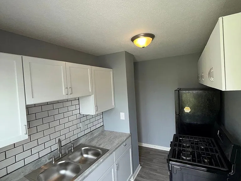 638 S Woodlawn Blvd — Photo 16