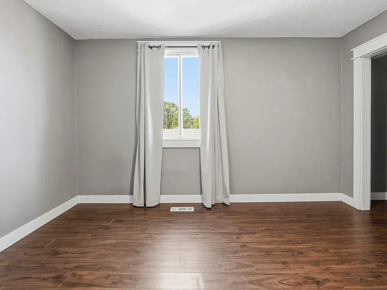 215 E Sherman St #1 — Photo 12