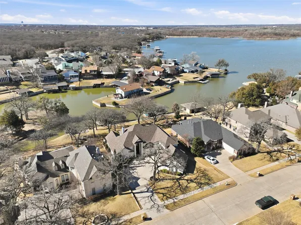 1825 Spinnaker Ln, Azle, TX 76020