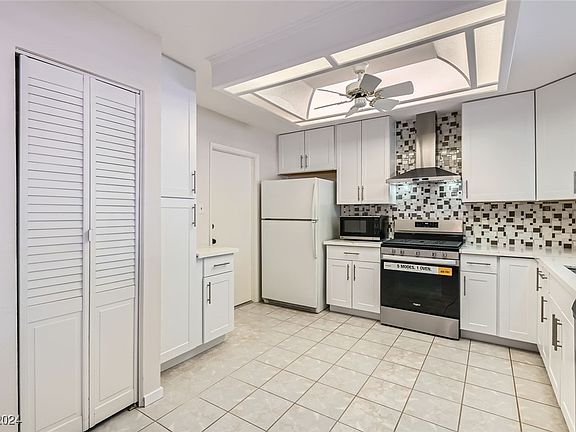 5th image of 4386 El Carnal Way