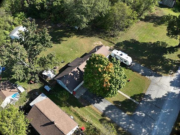5th image of 8860 E 200 S