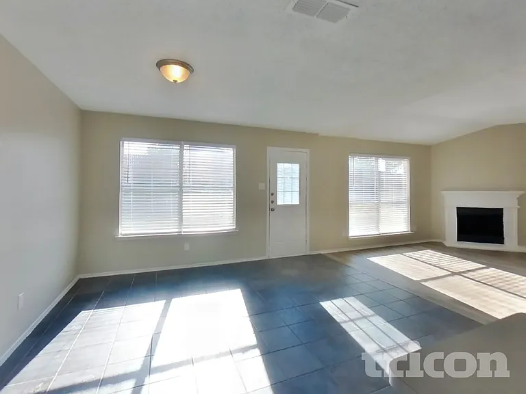 309 Pecos Dr — Photo 3