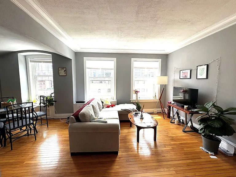1255 N State Pkwy #9H — Photo 2