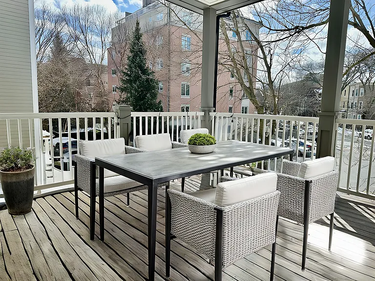 470 Green St #2 — Photo 7