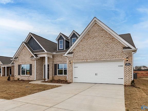 3rd image of 13814 Hill Place Ln