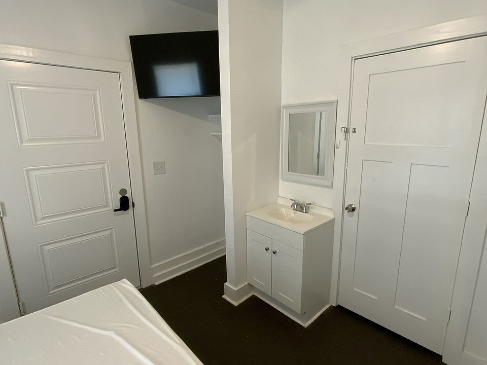 1st image of 1232 NW 44th St APT 4