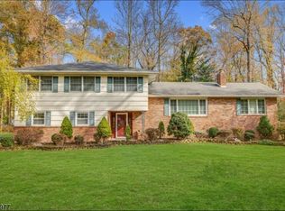 1263 Sunnyfield Ln, Scotch Plains, NJ 07076