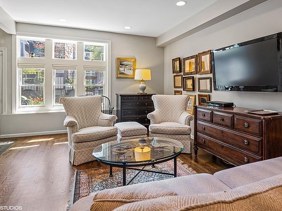 5th image of 1322 W Wolfram St #1
