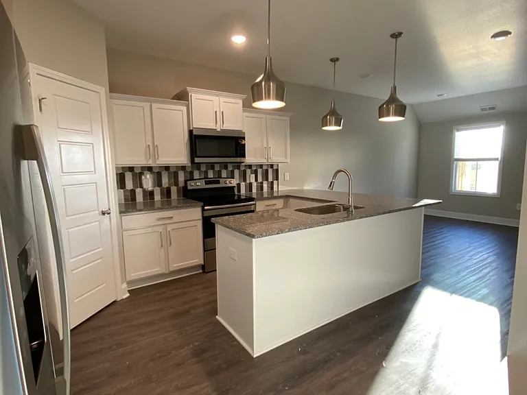 1040 Glenkirk Dr #D — Photo 3