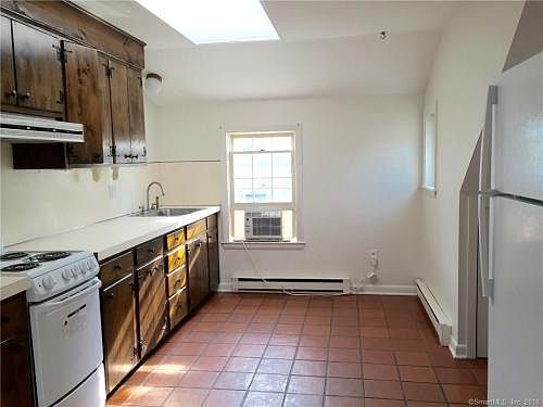 4th image of 42 Gold St