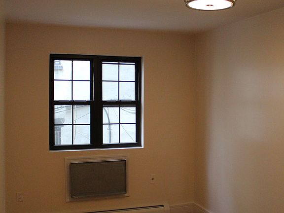 5th image of 261 Tompkins Avenue ##01