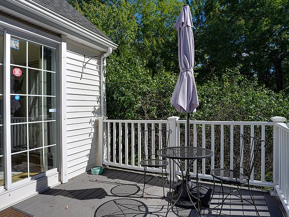 3rd image of 677 Boston Rd
