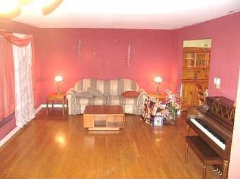 3rd image of 914 N Ironwood Pl