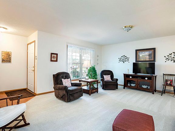 5th image of 412 Aarika Dr
